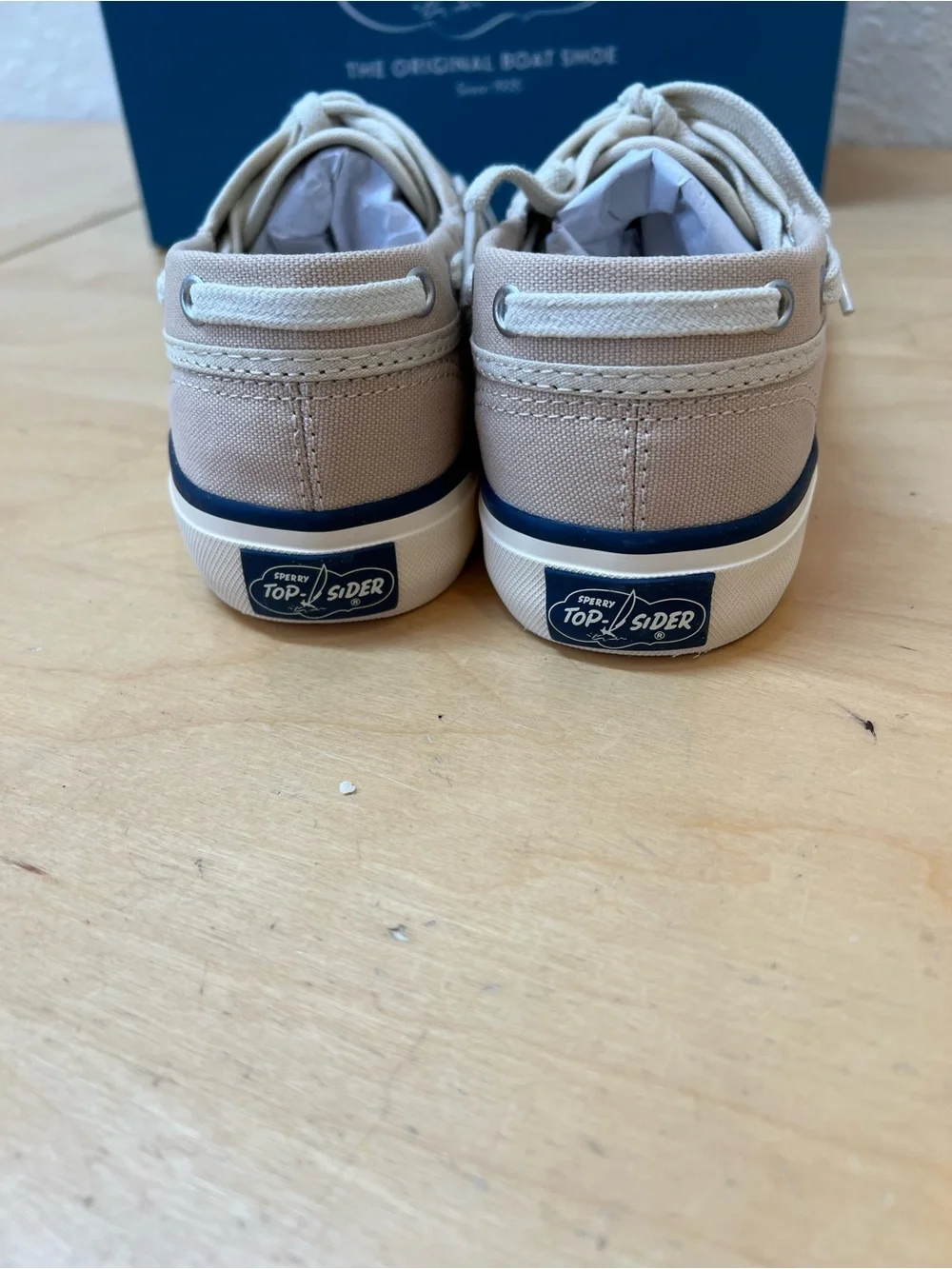 Sperry top slider Boat Shoes light beige with Navy Trim size 7